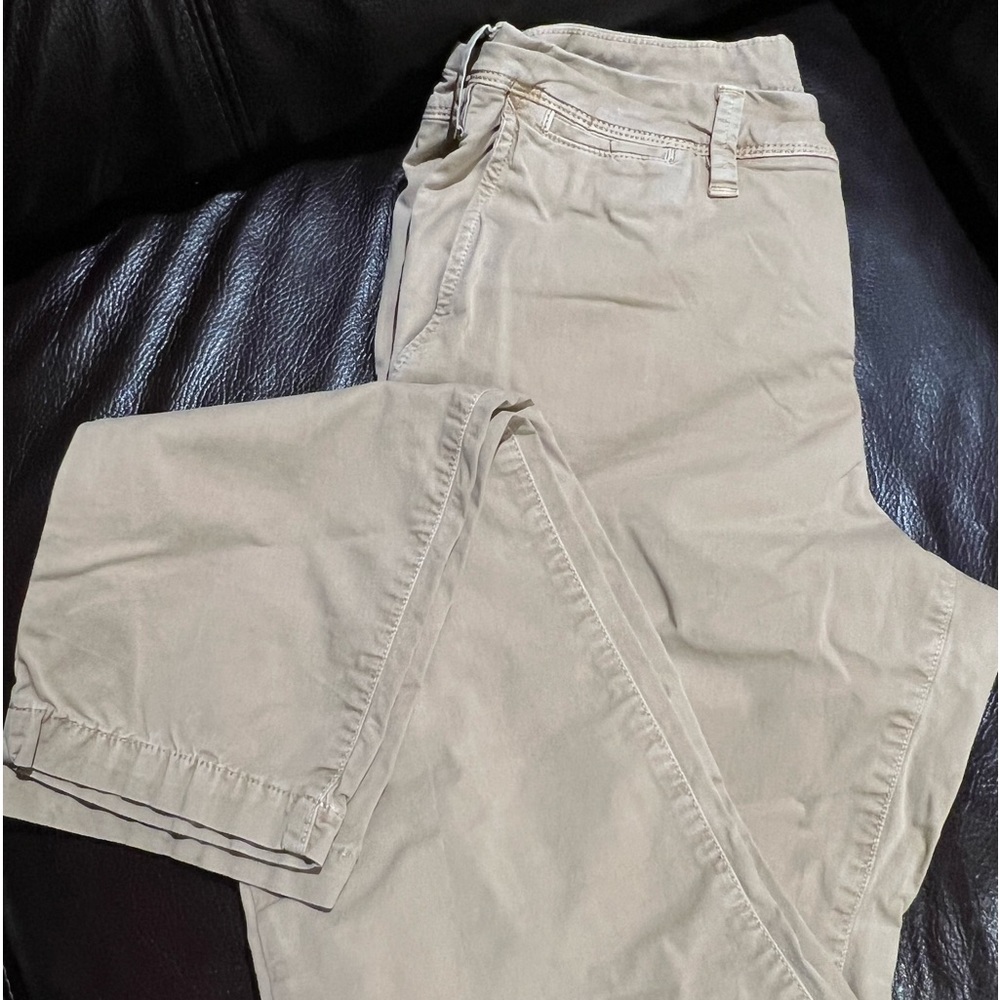 Boys American Eagle tan pants.